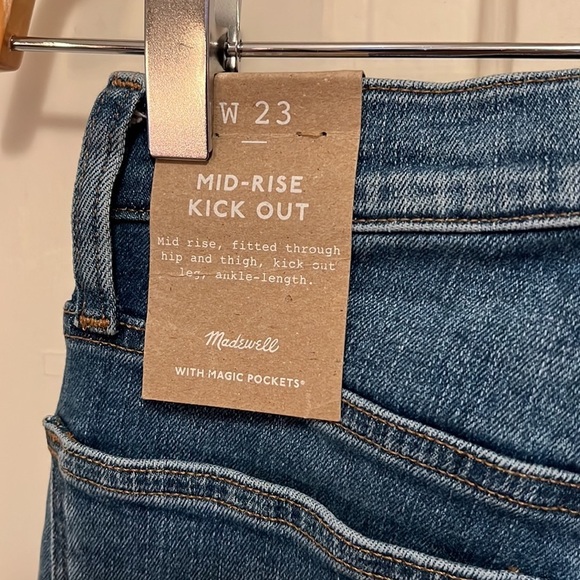 Madewell Kick Out Crop Jeans in Cherryville Wash - Picture 11 of 16